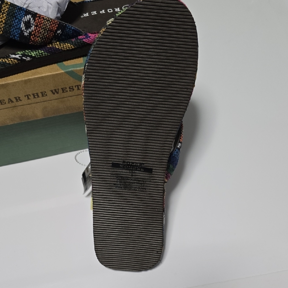 Roper NIB Colorful Patterned Woven Flip Flop Sandals Womens Size 9 - Picture 2 of 4